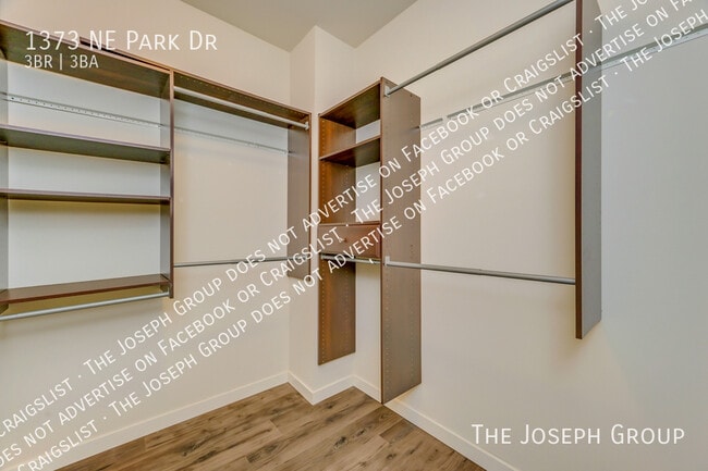 Building Photo - 1373 NE Park Dr