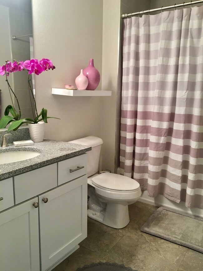 Building Photo - Luxury in Old Town Lafayette for Lease! MU...