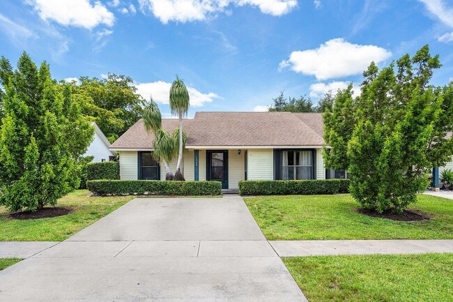 Building Photo - 1367 Riverside Cir