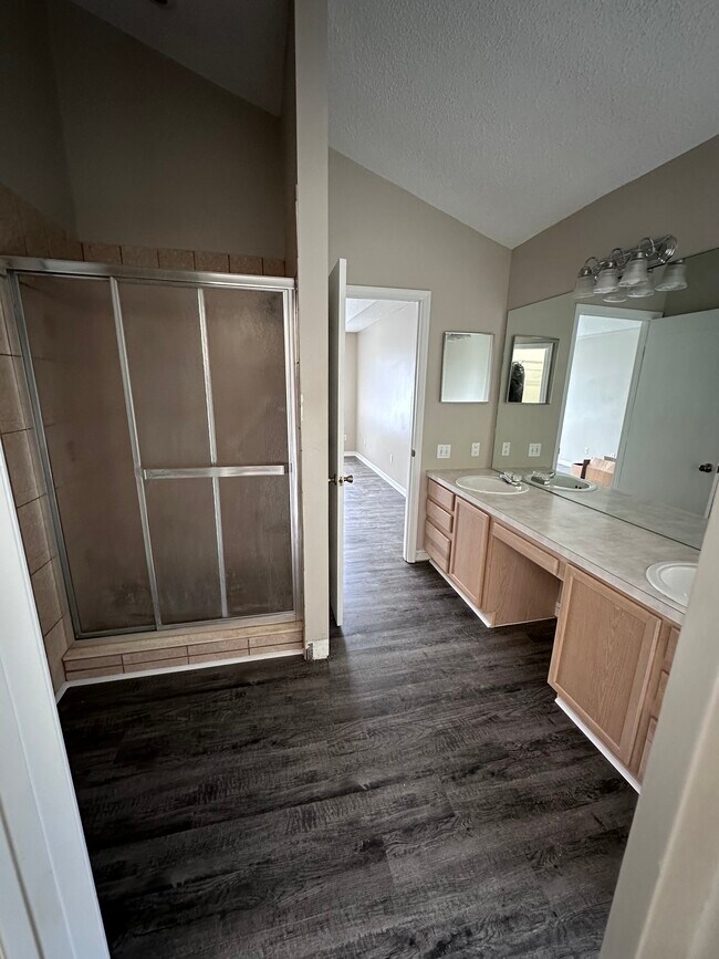 Building Photo - 4104 Oakberry Dr