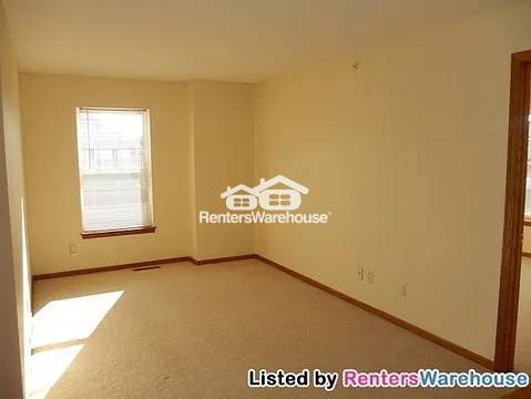 Building Photo - 5070 Holly Ln N