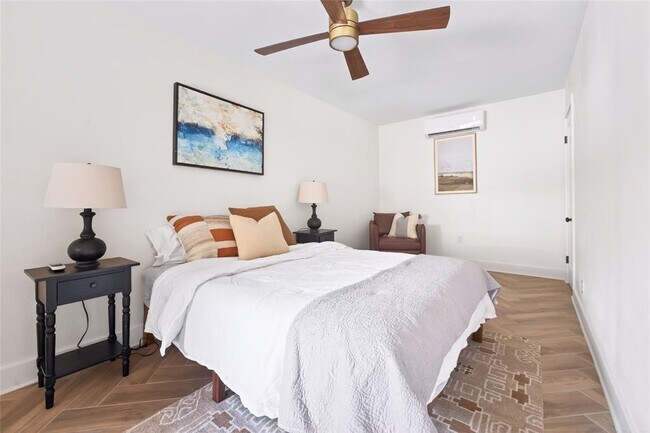 Building Photo - 1706 Palma Plaza