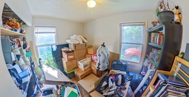 Building Photo - 3D Tour Available - Single-Family Home + Off-Street Parking + Washer & Dryer! Available October 3rd!