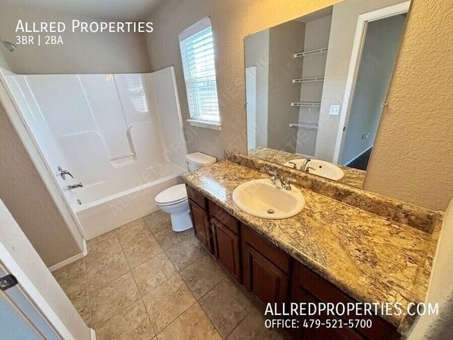 Building Photo - HOLIDAY MOVE IN SPECIAL!! Single Family Ho...