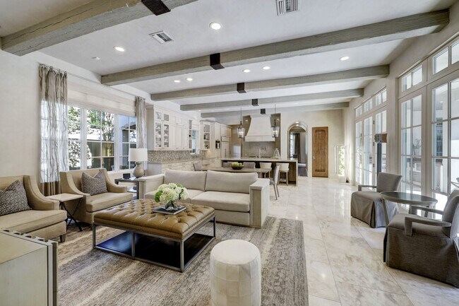 Building Photo - 5610 Lynbrook Dr