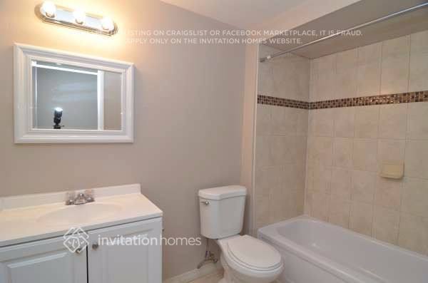 Building Photo - 7173 Channelside Ln