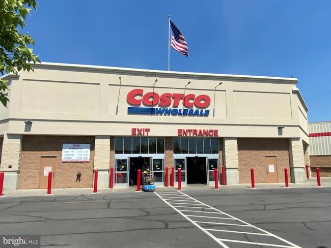 Building Photo - 5763 Hawk Ridge Rd