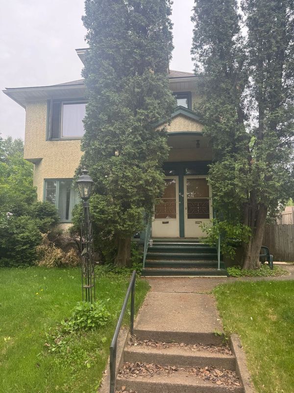 Building Photo - 414 6th St S