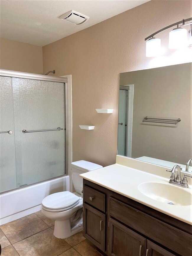 Building Photo - 3+ bedroom, 2 bath pool and spa home