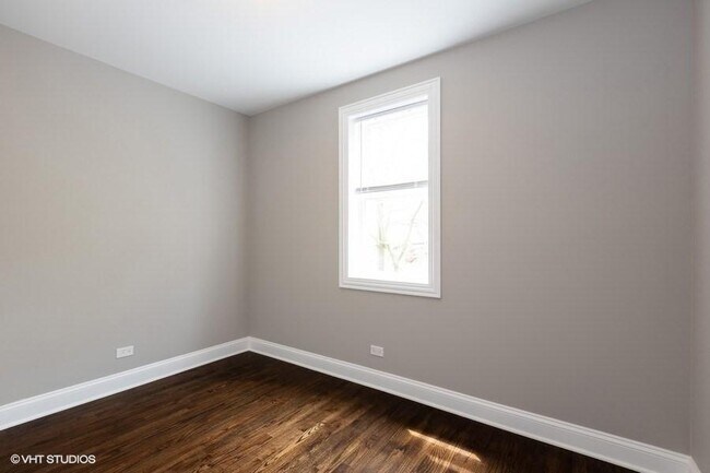 Building Photo - 2 bedroom in CHICAGO IL 60625