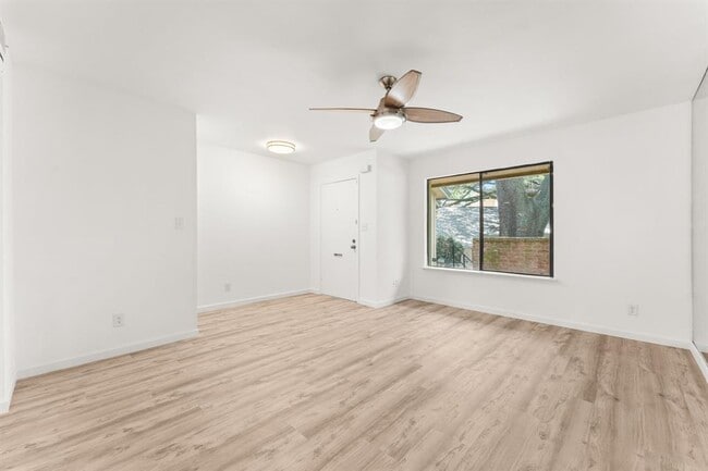 Building Photo - 903 Silver Quail Ln