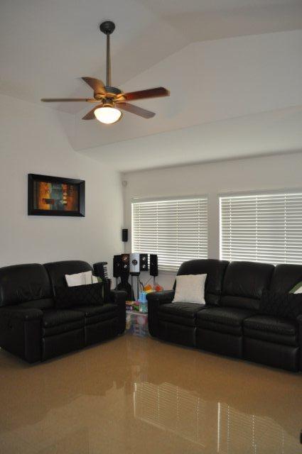Building Photo - 2 Bedroom Townhome in the Cantera Community of Scripps Ranch