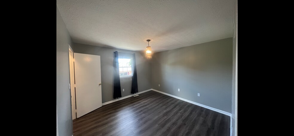 Master bedroom - 228 N Yencer St