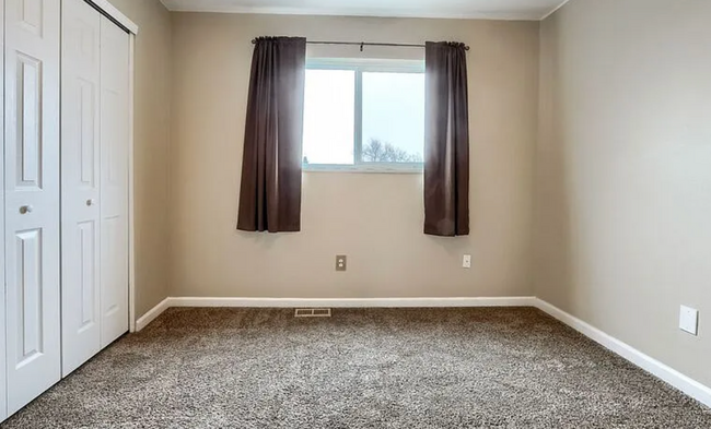 Building Photo - Charming & Spacious 5-Bedroom Home! Detach...