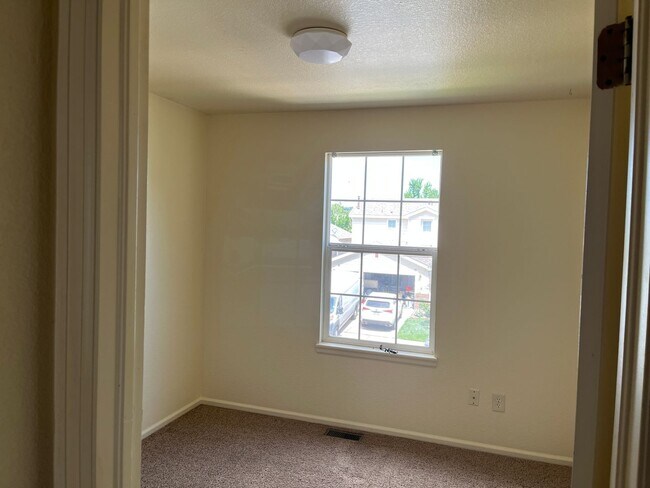 Building Photo - 3 bed 2.5 bath house beside Bear Creek Par...