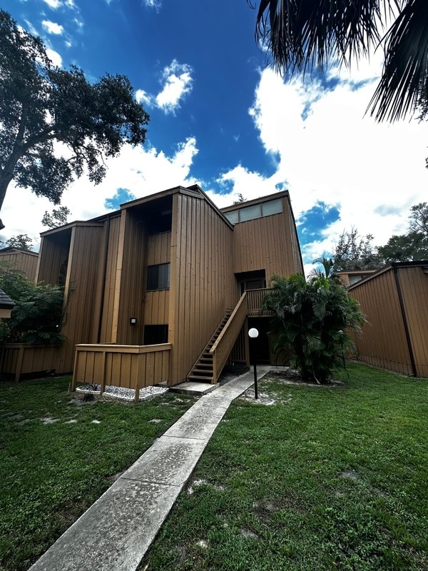 Building Photo - 252 Crown Oaks Way