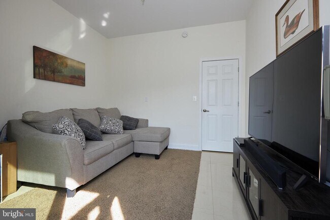 Building Photo - 1011 Arlington Blvd