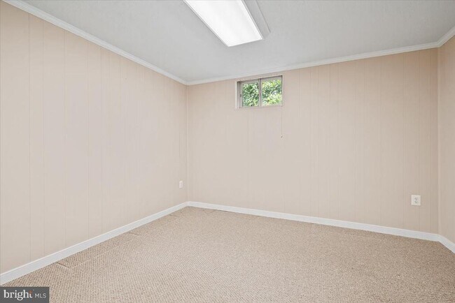 Building Photo - 11811 Dinwiddie Dr