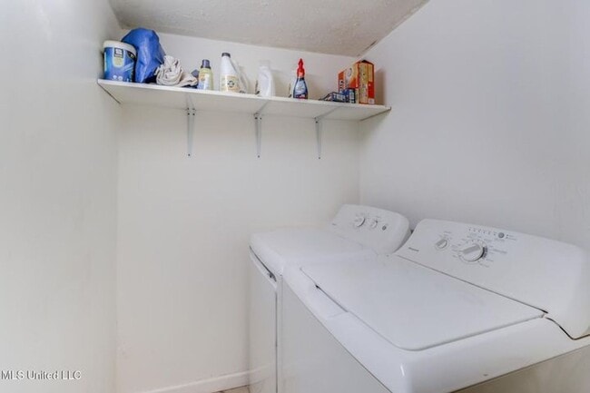 Building Photo - Long beach home now available for rent