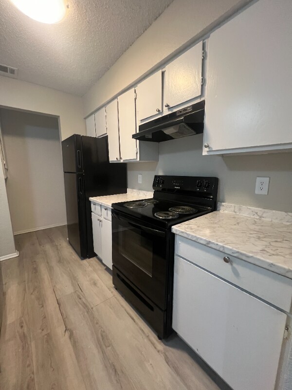 Building Photo - 4420 Saturn Rd