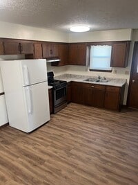 Building Photo - Spacious 3 Bedroom, 1 Bathroom Duplex