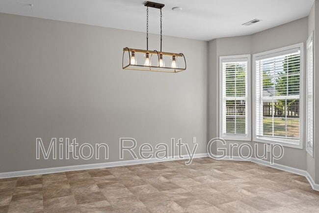 Building Photo - 11 Sawtooth Oak Cir