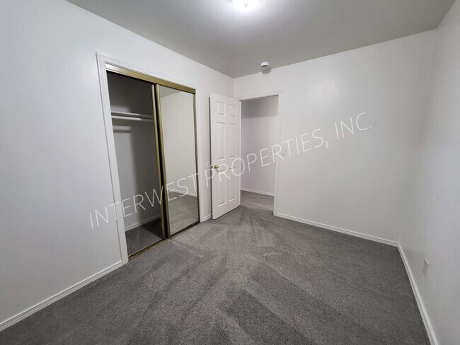 Building Photo - Charming 3 bd Home in Portland with W/D Ho...