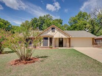 Building Photo - 308 Hidden Valley Dr