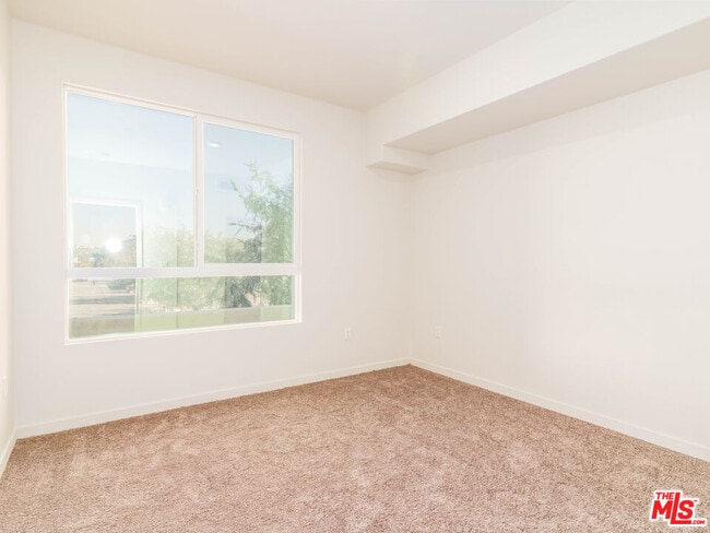 Building Photo - 12655 Bluff Creek Dr
