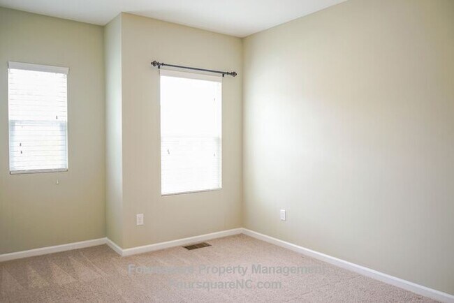 Building Photo - Charming End-Unit Townhome with Bonus Room, Screened Porch & 2-Car Garage – Convenient to RTP, RD...