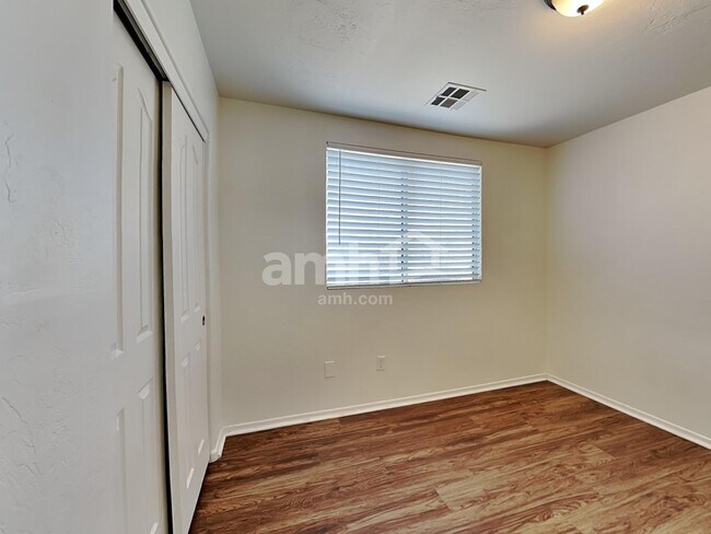 Building Photo - 3926 W Ellis St