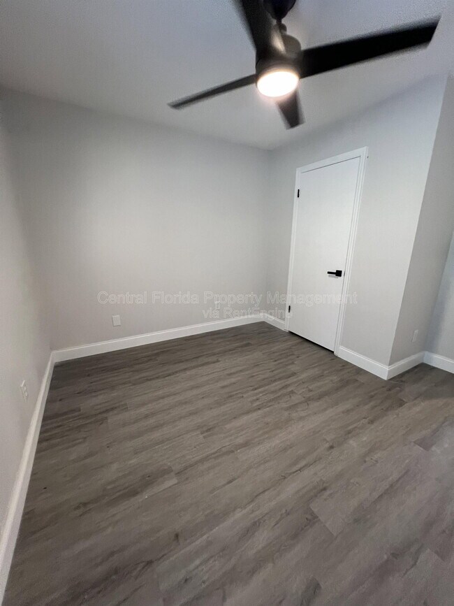 Building Photo - 914 Robinhood Ct