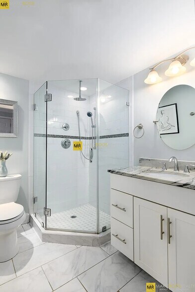 Building Photo - 182 Marion St