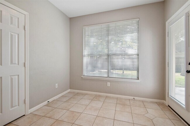 Building Photo - 35 N York Gate Ct