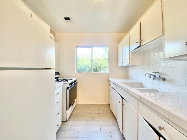 Building Photo - 1055 S Wooster St