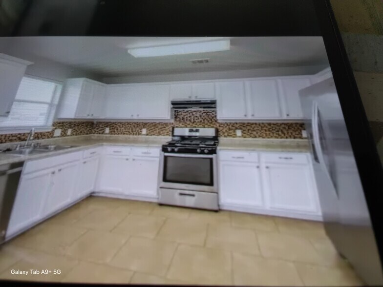 Building Photo - 14820 Lipton Ln