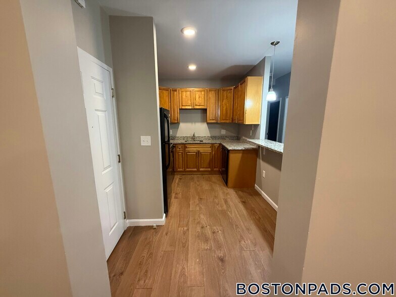 Building Photo - 757 Highland Ave