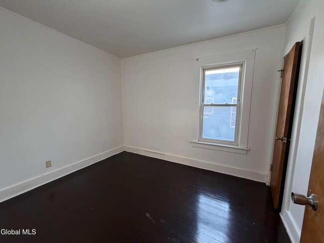 Building Photo - 830 Hampton Ave