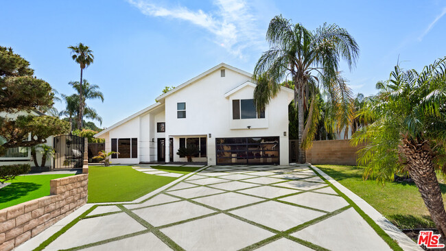 Building Photo - 8730 Sari Ave
