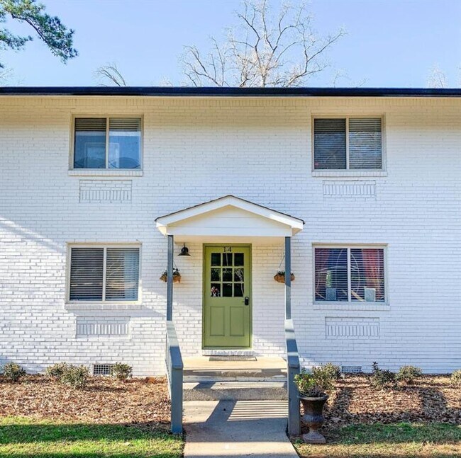Building Photo - 711 Oakview Rd