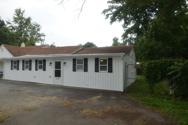 Primary Photo - Updated and Charming 3 Bedroom 1.5 Bathroo...