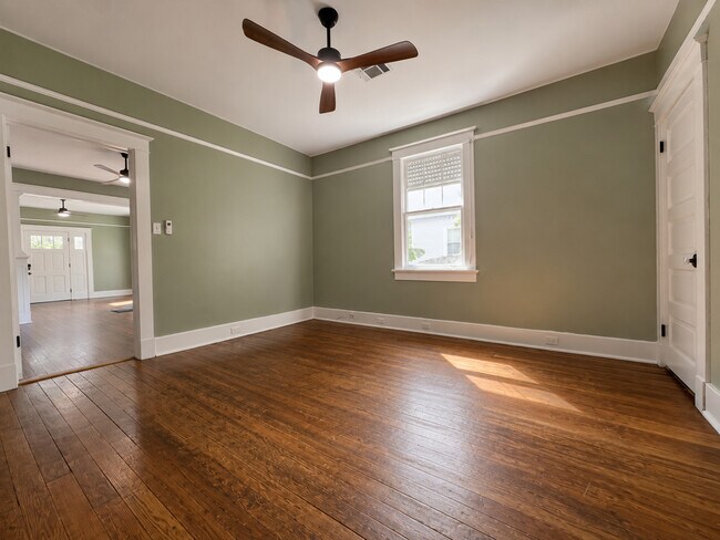 Building Photo - 2627 Laharpe St