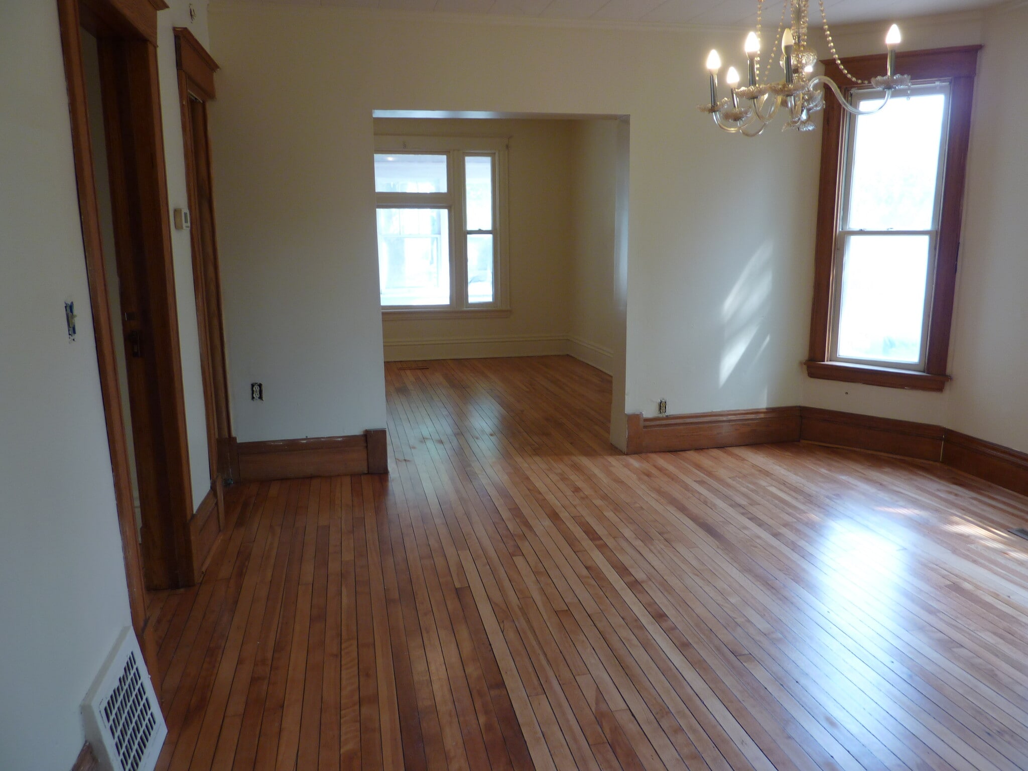 DR facing LR - 687 5th St E