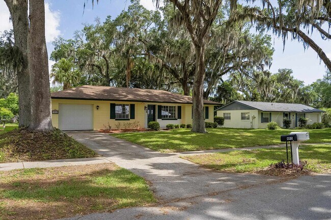 Building Photo - 494 Romano St