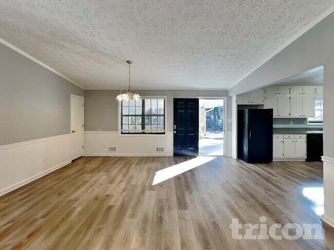 Building Photo - 135 Stephens Dr
