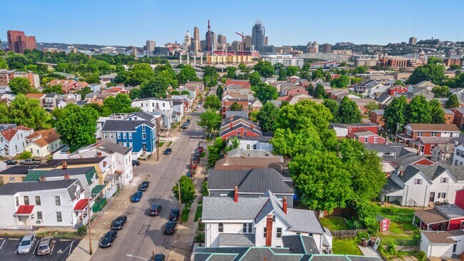 Building Photo - 835 Isabella St