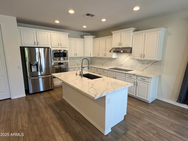 Building Photo - 712 W San Carlos Way