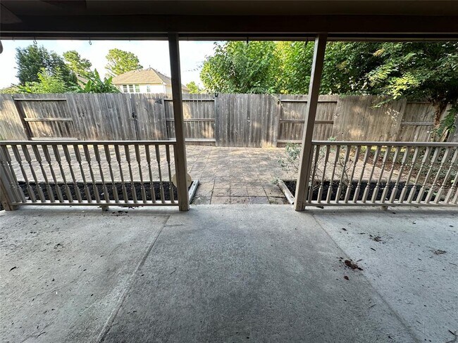 Building Photo - 9918 Cedaredge Dr