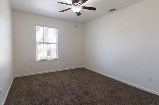 Building Photo - Price Reduced
