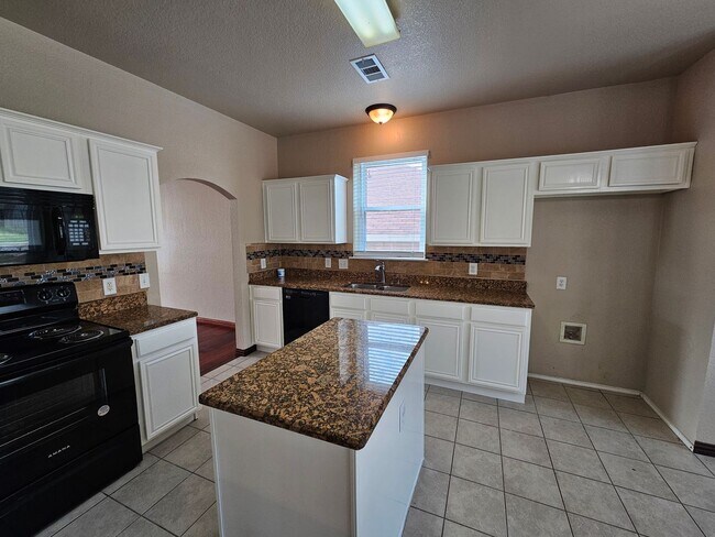 Building Photo - Spacious & Inviting 6-Bedroom Cedar Hill Home – Perfect for Your Next Move